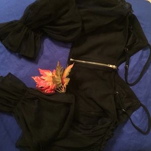 Unique!!! Top with Sheer Sleeves🌞